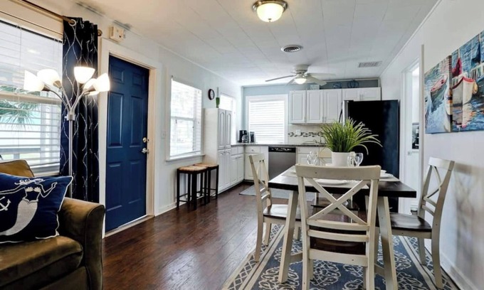 Englewood Cottage | Villa Margarita Sparkles