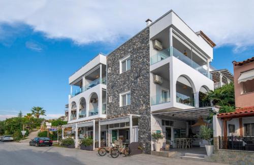 Toroni Apartment | Villa Maria