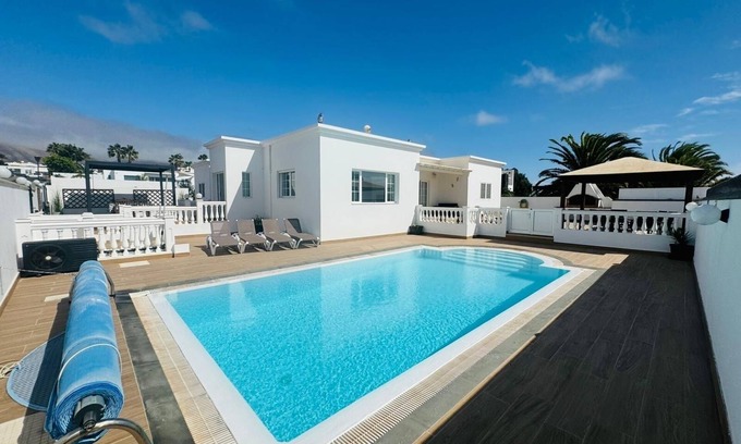 Puerto Calero Villa | Villa Marina Deniz with Private Heated Pool + Pool Table + Air Con*