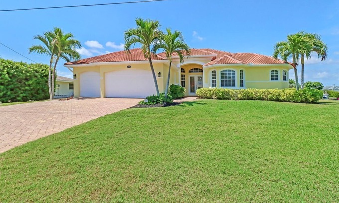 Pelican House | Villa Marlee 1038 - GORGEOUS PATIO SW Cape Coral 4b/3ba Electric Heated Pool and Spa