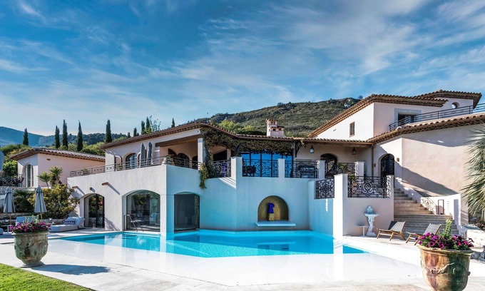 Tourrettes-sur-Loup Villa | Villa Maxima/5*+ with Gym/Spa/Wine/Photostudio