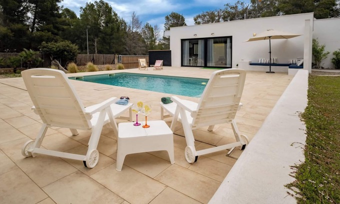 Calafat Ski Chalet | Villa Mediterranean private pool. Barbecue. Near beachs and Port Aventura