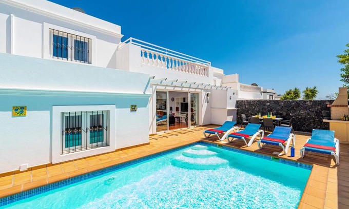 Puerto del Carmen Villa | Villa Megan by Villa Plus
