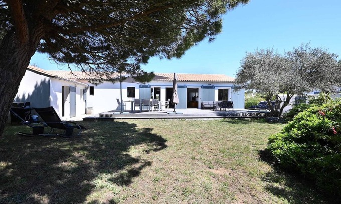 Sainte-Marie-de-Re Villa | Villa Mer -50 m from the Sea-Swimming Pool Cff- 12 to 14 P,Enclosed Garden-Quiet