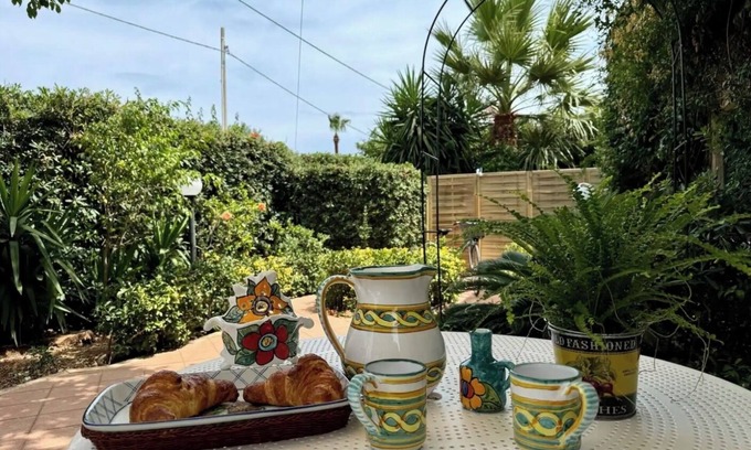 Carini Villa | Villa Mia Carini, 150 meters from the sea and 5 km airport, beautiful vintage villa