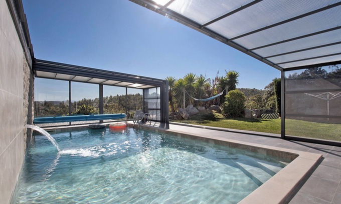 Caldas da Rainha Villa | Villa 'Mila Piscina aquecida e Jacuzzi' with Mountain View, Private Pool and Wi-Fi