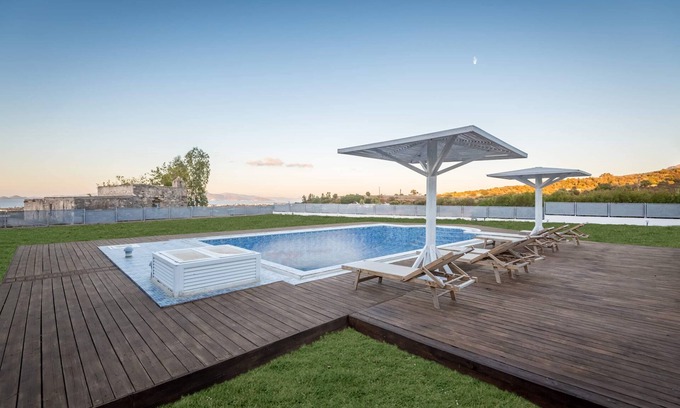 Dikaio Villa | Villa Miniera