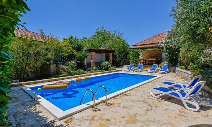 Zrnovnica Villa | Villa Mint - Split by Villas Guide