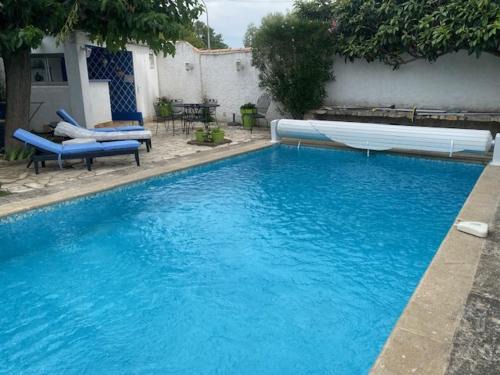 Morieres-les-Avignon Villa | VILLA MIREILLE CALME ARBOREE PISCINE SANS VIS A VIS SECURISEE