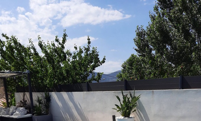 Quissac Villa | Villa Moderne Spacieuse au Calme Avec Piscine et vue sur la Montagne Coutach