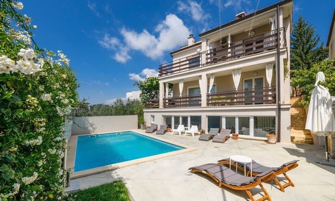 Valdebek Villa | Villa Monte Magno with Private Pool