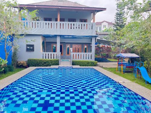 Cisarua Villa | Villa mutiara citra puncak Bu eva