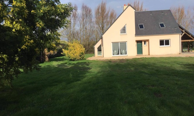 Saint-Vaast-la-Hougue Villa | Villa Natloti 5min from the port of St-Vaast La Hougue
