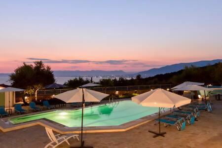Diasella House | Villa Needa's - New Hope Poolside Studio