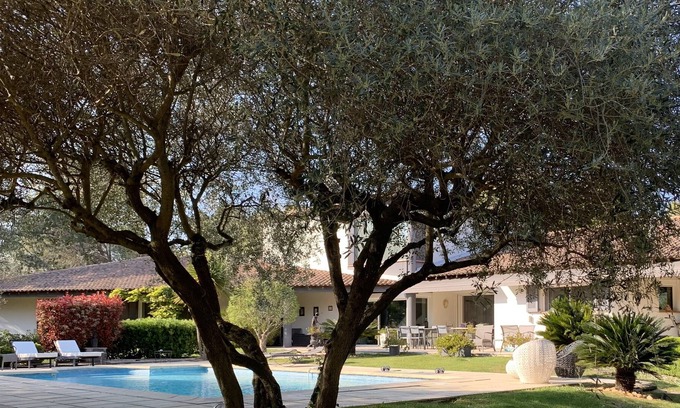 Quartier des Espesses Villa | Villa Neptune Nîmes Romaine