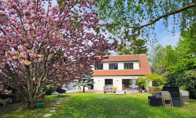 Saint-Nom-la-Breteche Villa | Villa Neuve à Louer Durant les JO