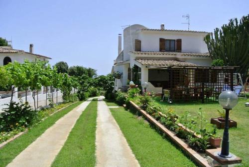 Sarroch House | Villa Nicanda- 100 MT dal mare- giardino