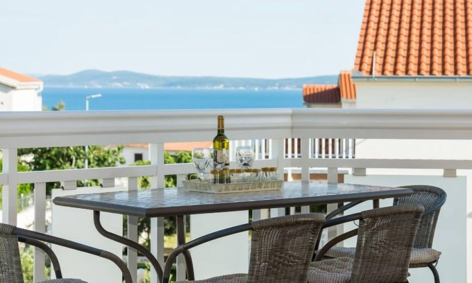Okrug Gornji Apartment | Villa Nikaroni by Interhome