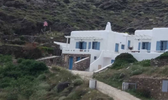 Kithnos Villa | Villa Niloya-100m from the seaside