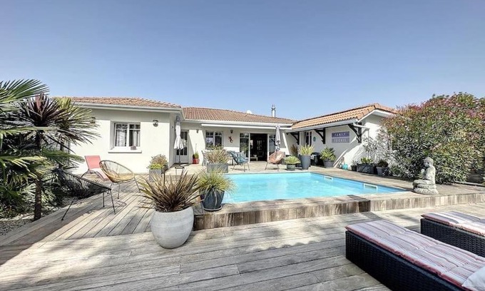 Gujan-Mestras Villa | Villa Nolaene, 8-9 pers, Piscine, Calme et Moderne