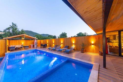 Bezirgan Villa | Villa Nostalji Kalkan Bezirganda Havuzlu Villa