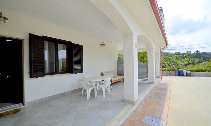 Frascinelle House | Villa Olga B: A cozy and welcoming apartment that is part of a villa situated in a quiet location, a few minutes from the town center, with Free WI-FI.