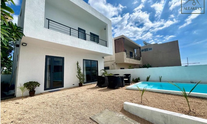 Midlands Villa | Villa Olive - Piscine, 5 min des plages, climatisation, WIFI