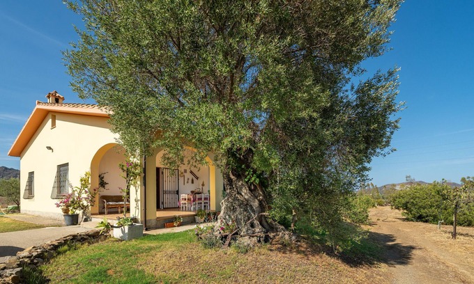 Villa San Pietro Villa | Villa 'Oliveto' with Mountain View, Private Terrace and Air Conditioning