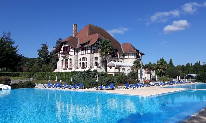 Daumazan-sur-Arize House | Villa on estate with 2 swimming pools
