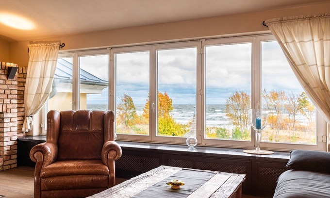 Ahlbeck Apartment | Villa on the beach, spacious loft with direct sea views