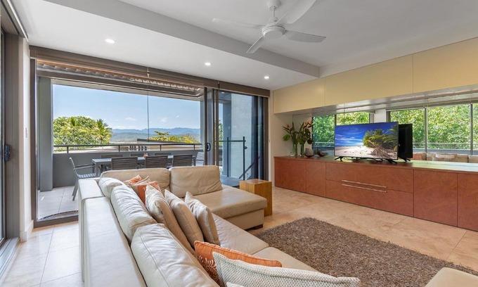 Port Douglas Villa | Villa On The Hill - Spacious Tropical Panorama