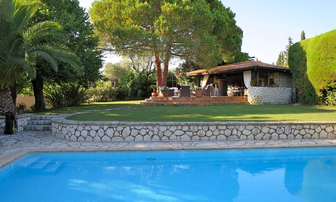 Antibes Villa | VILLA ON THE HILLS OF ANTIBES OVERLOOKING THE BAY