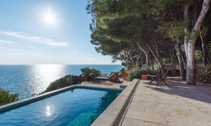 Tamarit Villa | villa on the quiet luminous sea and natural surroundings