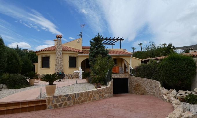 Coveta Fuma Villa | Villa Oriola, Cosy Villa with private swimming pool in lovely Spanish garden