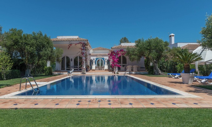 Benalup-Casas Vieja House | "Villa Orquidea" with pool, Wi-Fi, garden and terrace