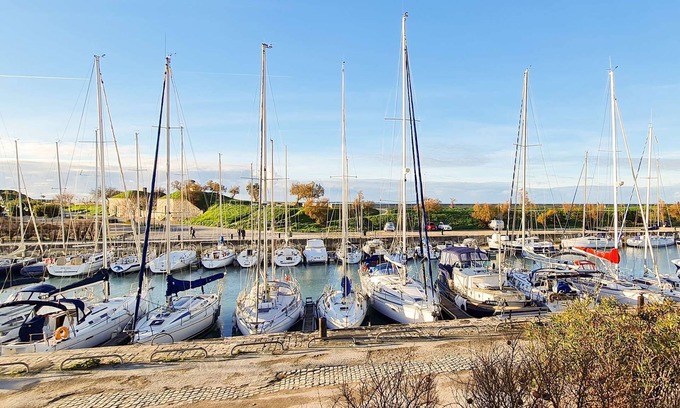 Saint-Martin-de-Re House | Villa overlooking the port with its courtyard