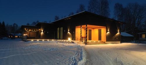 Rovaniemi Villa | Villa Pajunkissa with Jacuzzi and Sauna
