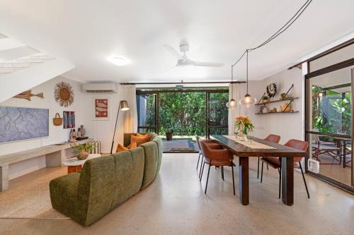 Fannie Bay House | Villa Palma - A Leafy Chic Retreat by the Foreshore