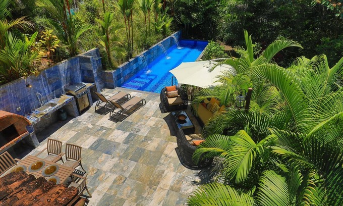 Quepos House | Villa Palmeras with jungle views & pool near MA