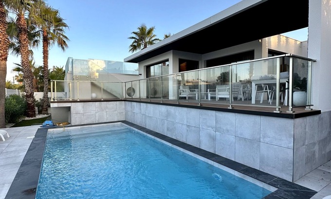 Cap d'Agde Villa | Villa Palmiers - 5 bedroom villa with sea view, 50m from the beach