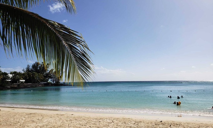 Pereybere Villa | Villa Palmira with swimming pool -5 mins walk from Pereybere Beach