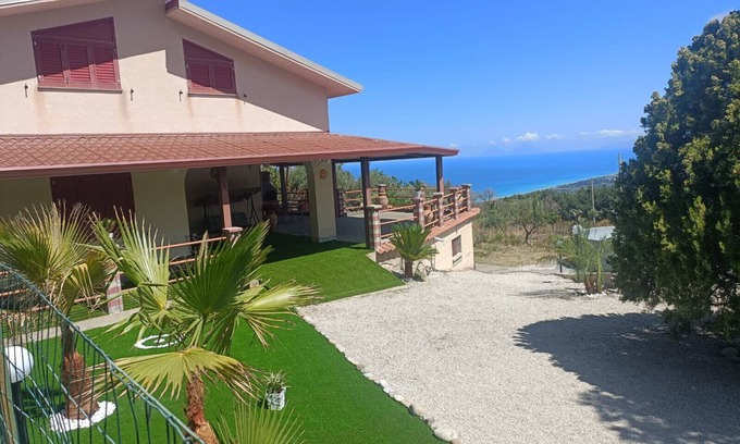 Militello Rosmarino Villa | Villa 'Panorama Scurzi' with Sea View, Wi-Fi and Air Conditioning
