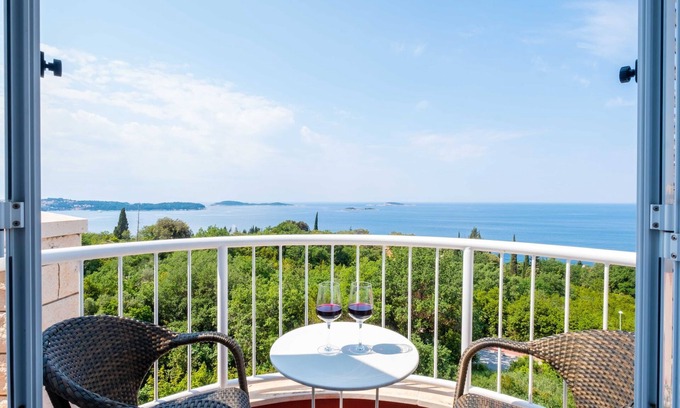 Plat Apartment | Villa Panorama Dubrovnik (S2) - Comfort Double Room with Balcony and Sea View