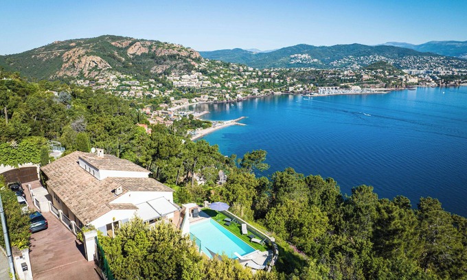 Theoule-Superieur Villa | Villa panoramic view not overlooked