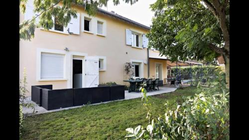 Saint-Marcel House | Villa Paradisi - 6 chambres, piscine, très grand jardin
