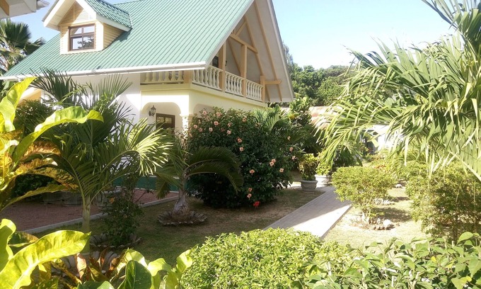 La Digue Villa | VILLA PAYANKE (Chalets Anse Reunion) - 2 to 4 people - close to the beach