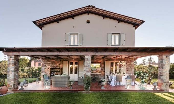 Lucca Historical Center Villa | VILLA PEMOLA a Luxury Farmhouse with Garden and bikes in Lucca Town