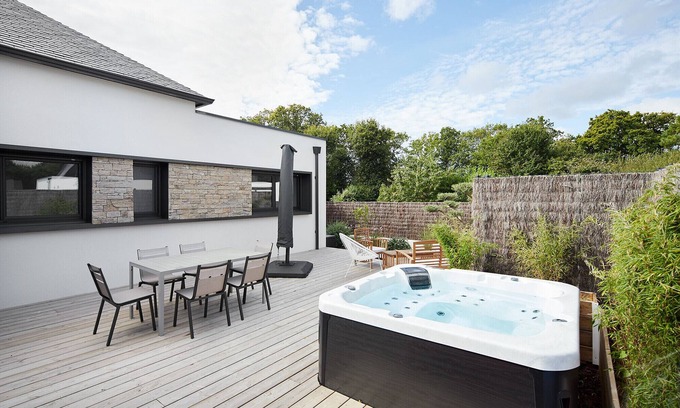 Benodet Villa | Villa Penfret - Private Jacuzzi, near the sea