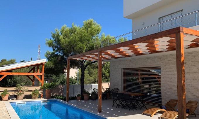 Pakostane Villa | Villa Pine Tree