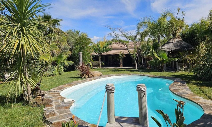 La Crau House | Villa Piscine Jardin Exotique Proche des Plages et des Iles D'hyères